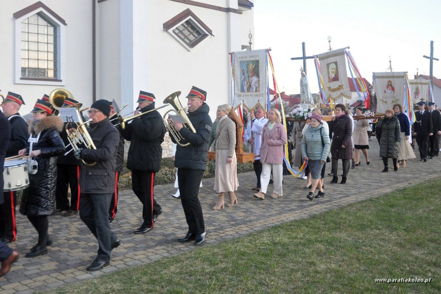 05 Procesja rezurekcyjna.jpg